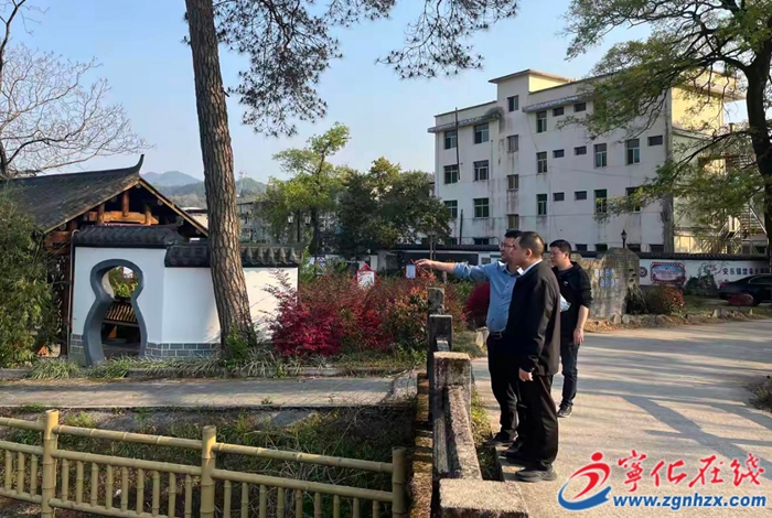 宁化县常委伍毓庆开展河湖长制工作调研