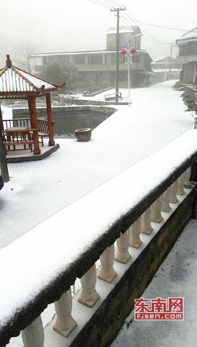 冬日添美景 三明多地降雪现雾凇冰挂 