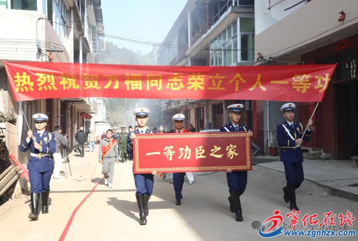 “世界冠军”万福：从武警战士到消防英雄 汗水铸就不忘初心
