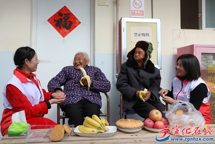 宁化县巾帼志愿者到城郊敬老院慰问演出