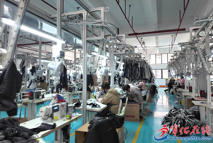 宁化：服装企业赶订单生产忙