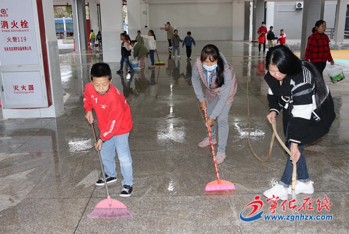宁化县名远小学举办首届亲子劳动节