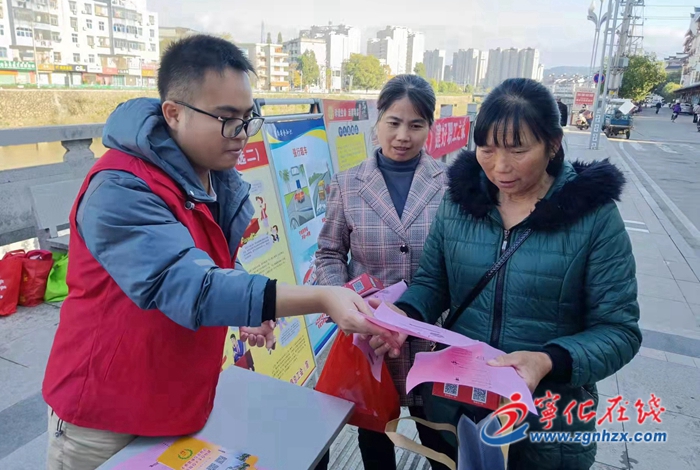 宁化县总工会：走街入户宣传平安“三率”