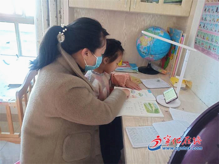 特事特办：为“逆行者”子女辅导功课