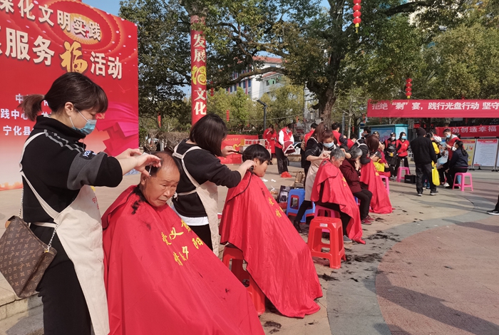 宁化：继承优良传统 弘扬雷锋精神
