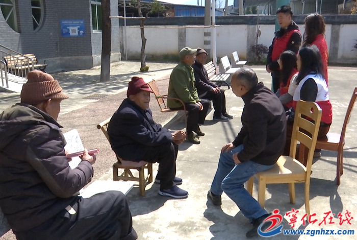 湖村镇：志愿者走进敬老院及困难家庭开展慰问活动