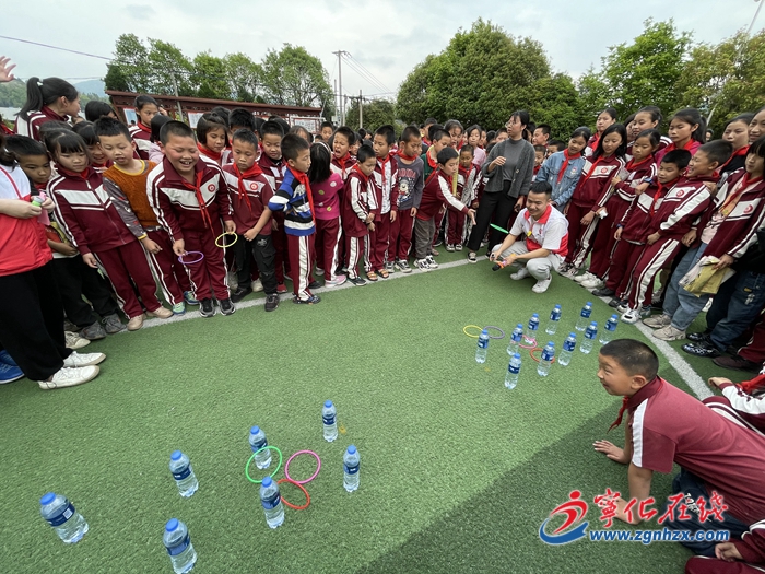 宁化曹坊镇：趣味运动会温暖留守儿童