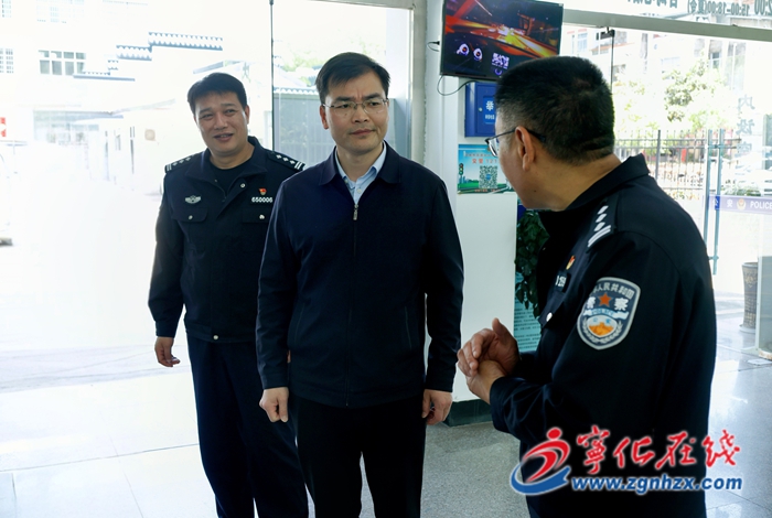 县领导开展道路安全工作调研