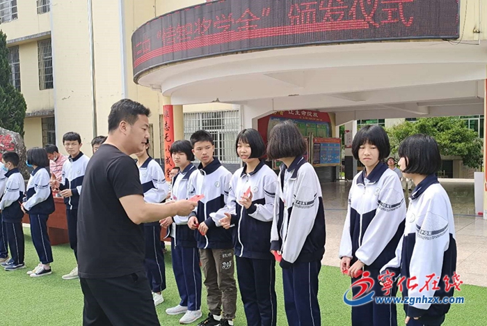 宁化三中爱心校友捐资助学