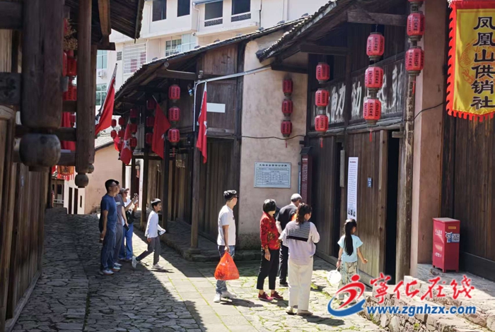 五一假期旅游热 红色景区焕新机
