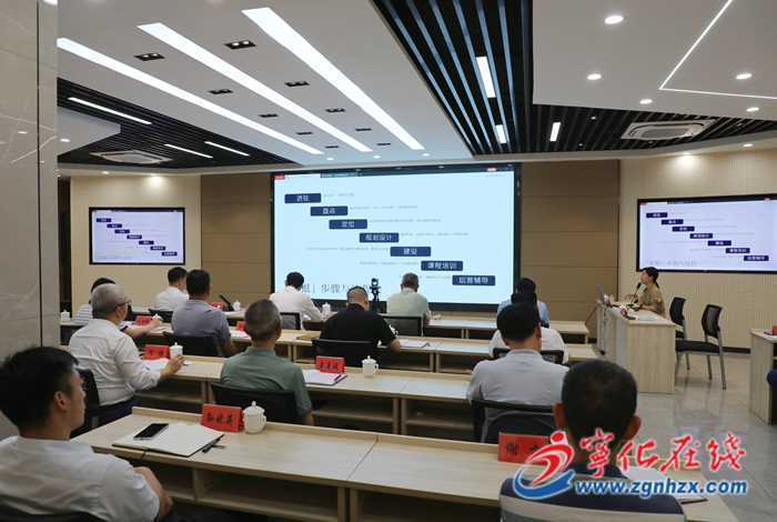 宁化县委理论学习中心组学习会召开