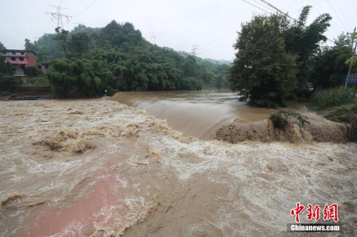 民政部：做好受灾群众基本生活保障 防止因灾致贫返贫