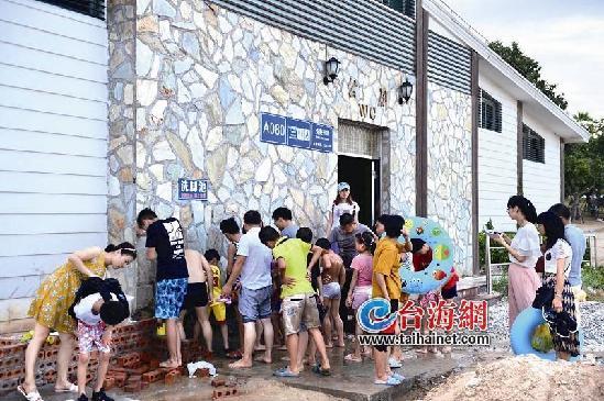 冲澡难！来厦游客呼吁环岛路海边增设公共淋浴设施