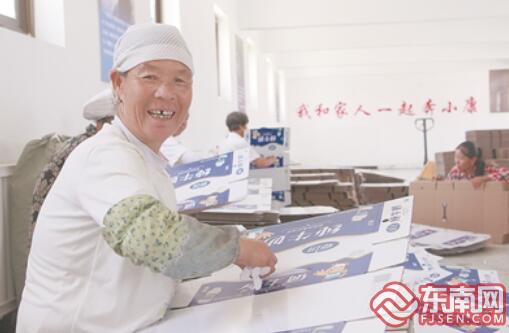 “援建之光·闽宁24年”采访团直击闽宁协作成果：贫瘠土地变成塞上明珠